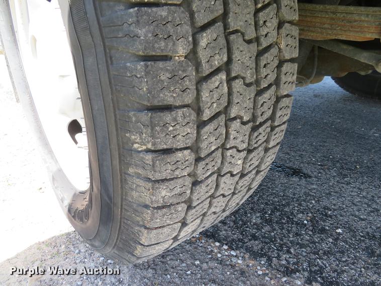 image for item DE8083 2012 Ford F350 Super Duty XL utility bed pickup truck