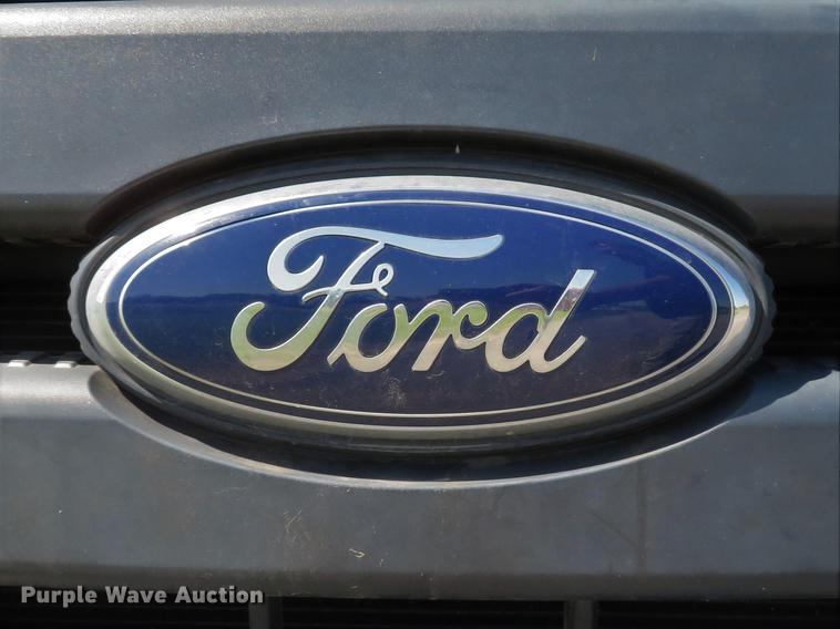 image for item DE8083 2012 Ford F350 Super Duty XL utility bed pickup truck