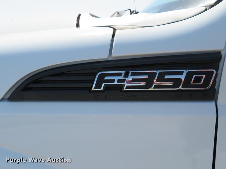 image for item DE8083 2012 Ford F350 Super Duty XL utility bed pickup truck