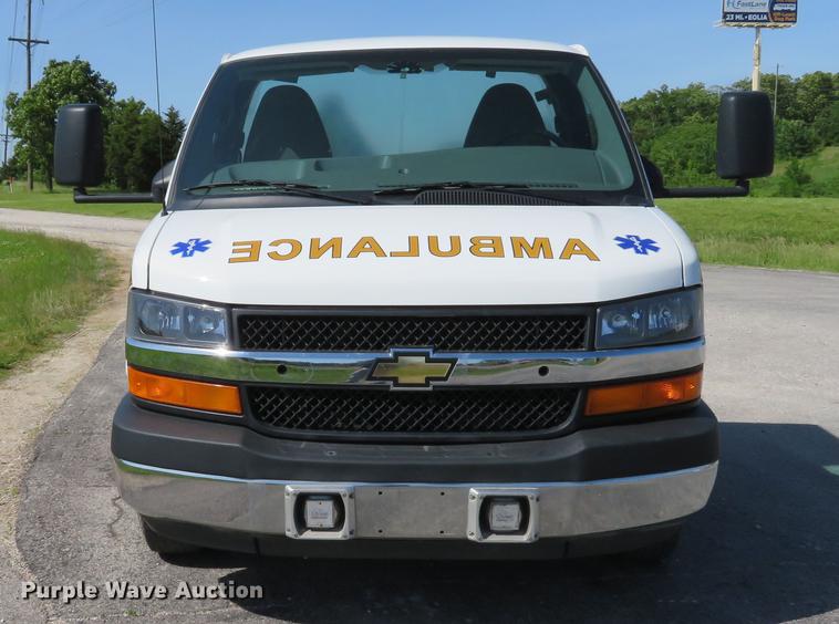 image for item DE8084 2010 Chevrolet Express 4500 cab and chassis