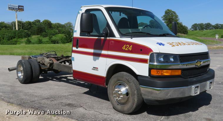 image for item DE8084 2010 Chevrolet Express 4500 cab and chassis