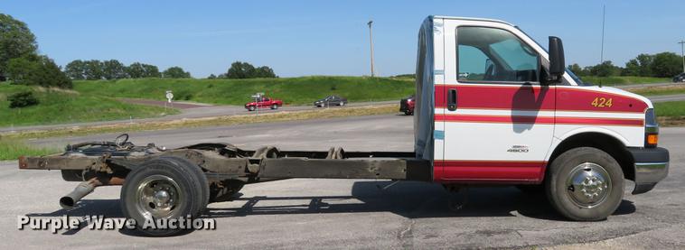 image for item DE8084 2010 Chevrolet Express 4500 cab and chassis
