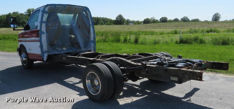 image for item DE8084 2010 Chevrolet Express 4500 cab and chassis