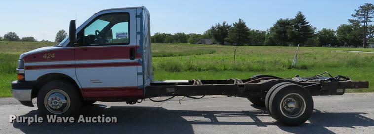 image for item DE8084 2010 Chevrolet Express 4500 cab and chassis