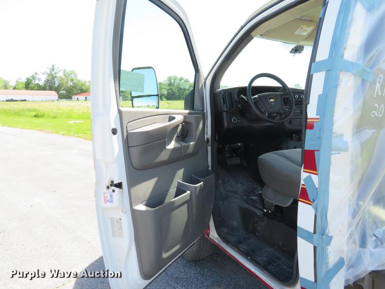 image for item DE8084 2010 Chevrolet Express 4500 cab and chassis