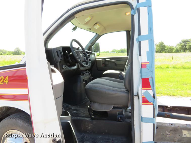 image for item DE8084 2010 Chevrolet Express 4500 cab and chassis