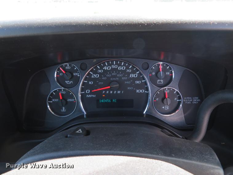 image for item DE8084 2010 Chevrolet Express 4500 cab and chassis