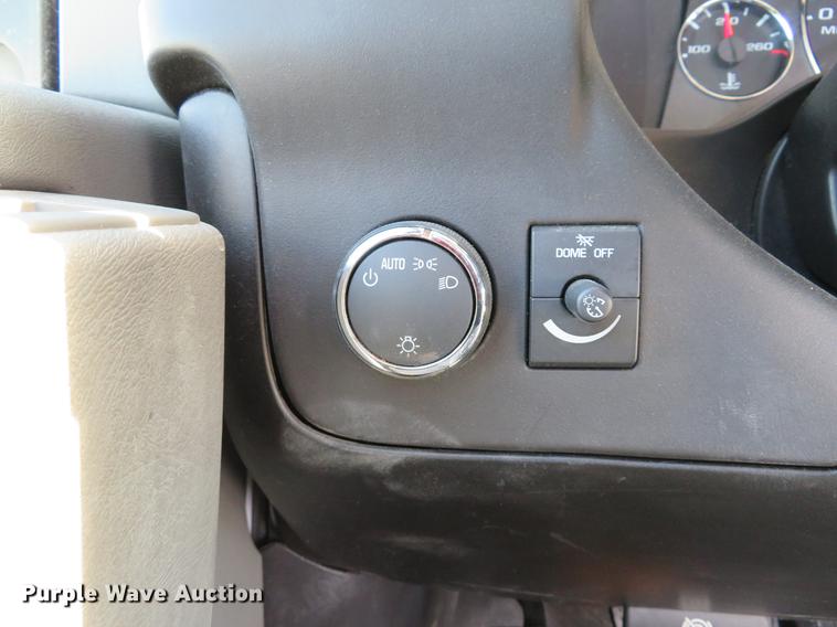 image for item DE8084 2010 Chevrolet Express 4500 cab and chassis