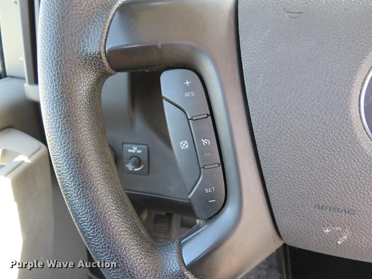 image for item DE8084 2010 Chevrolet Express 4500 cab and chassis