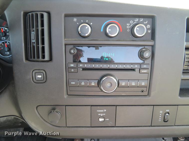 image for item DE8084 2010 Chevrolet Express 4500 cab and chassis