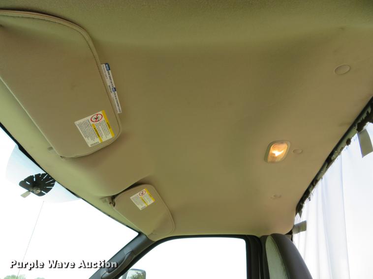 image for item DE8084 2010 Chevrolet Express 4500 cab and chassis