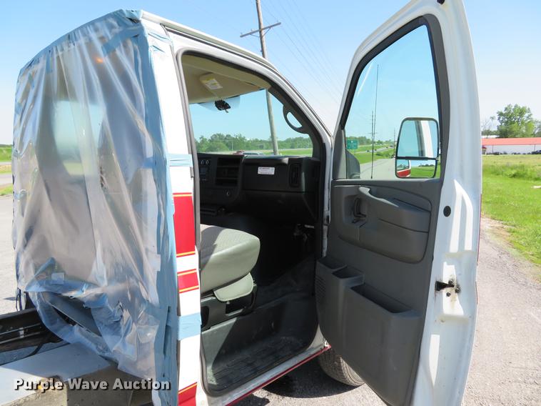 image for item DE8084 2010 Chevrolet Express 4500 cab and chassis
