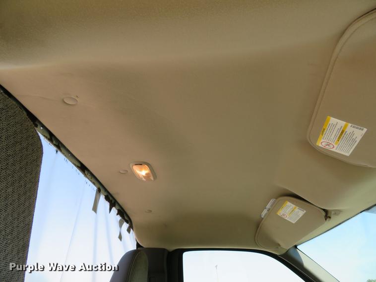 image for item DE8084 2010 Chevrolet Express 4500 cab and chassis