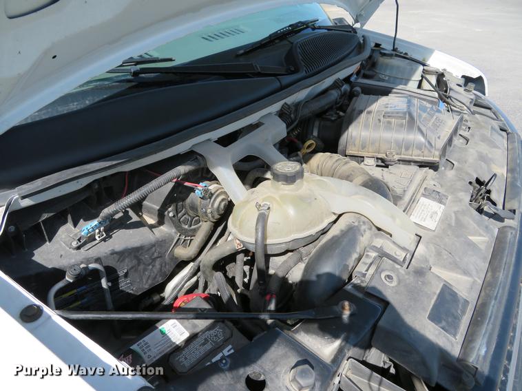 image for item DE8084 2010 Chevrolet Express 4500 cab and chassis