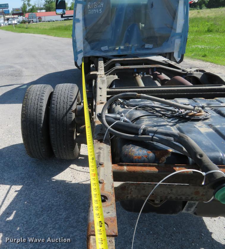 image for item DE8084 2010 Chevrolet Express 4500 cab and chassis