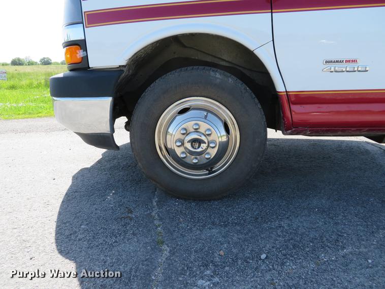 image for item DE8084 2010 Chevrolet Express 4500 cab and chassis