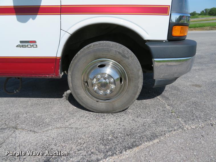 image for item DE8084 2010 Chevrolet Express 4500 cab and chassis