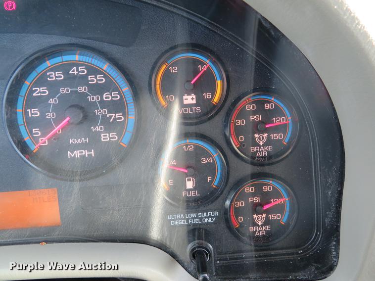 image for item DE8085 2013 International 4300 box truck