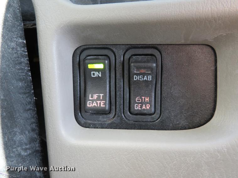 image for item DE8085 2013 International 4300 box truck