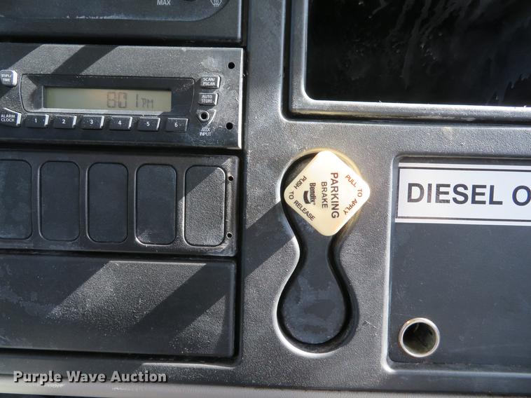 image for item DE8085 2013 International 4300 box truck