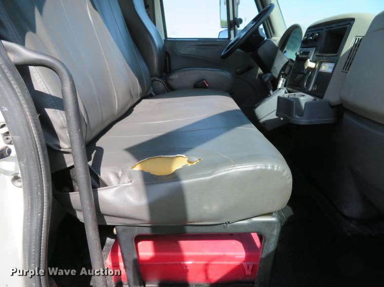 image for item DE8085 2013 International 4300 box truck