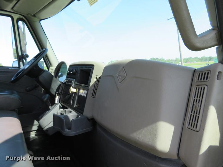 image for item DE8085 2013 International 4300 box truck