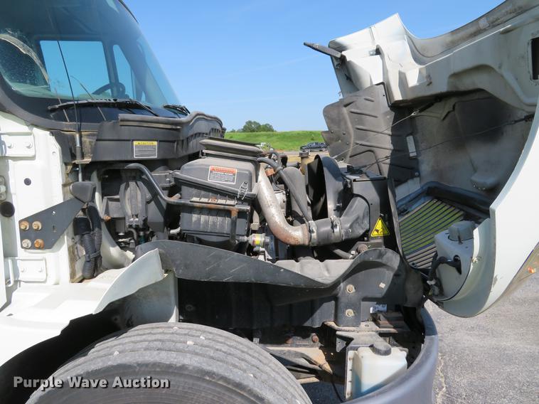 image for item DE8085 2013 International 4300 box truck