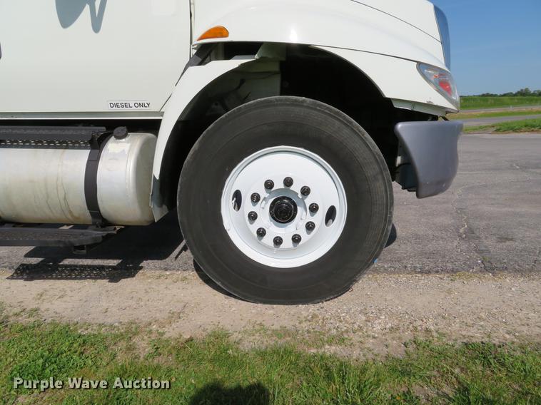 image for item DE8085 2013 International 4300 box truck