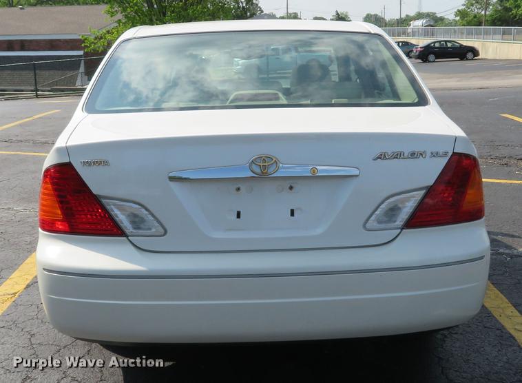 image for item DE8087 2000 Toyota Avalon XLS