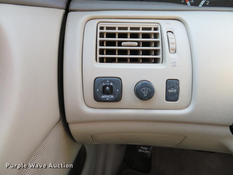 image for item DE8087 2000 Toyota Avalon XLS