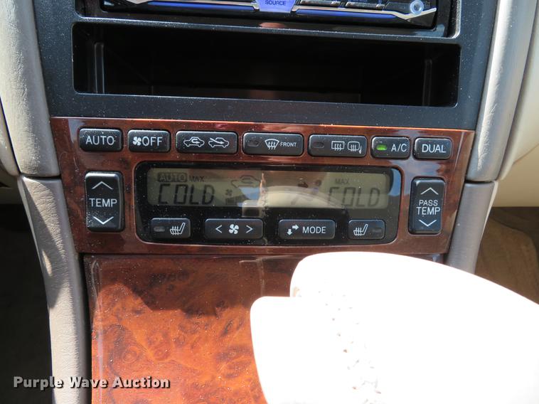 image for item DE8087 2000 Toyota Avalon XLS