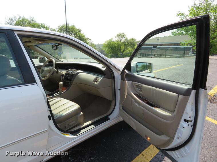 image for item DE8087 2000 Toyota Avalon XLS