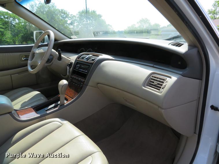 image for item DE8087 2000 Toyota Avalon XLS