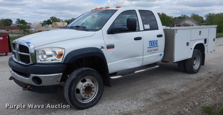 image for item DE8397 2008 Dodge Ram 4500HD Quad Cab utility truck
