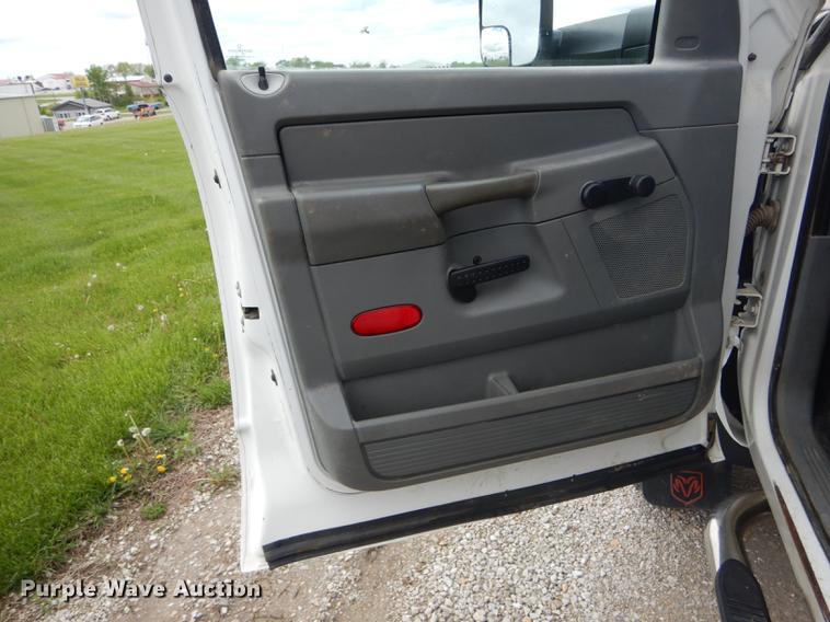 image for item DE8397 2008 Dodge Ram 4500HD Quad Cab utility truck