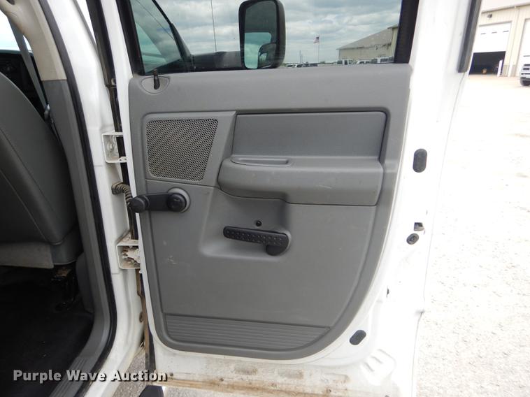 image for item DE8397 2008 Dodge Ram 4500HD Quad Cab utility truck