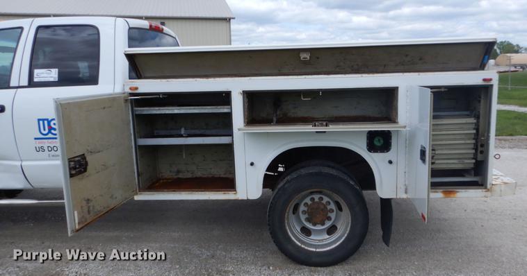 image for item DE8397 2008 Dodge Ram 4500HD Quad Cab utility truck