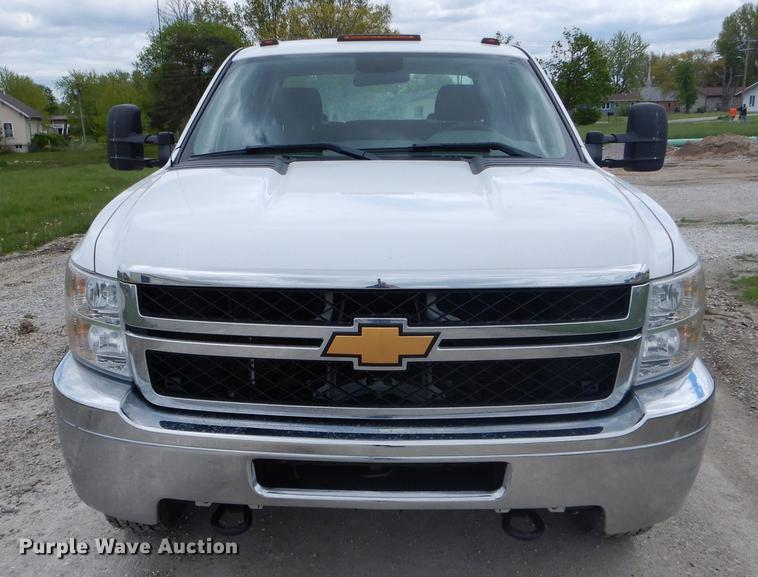 image for item DE8398 2013 Chevrolet Silverado 3500HD Crew Cab pickup truck