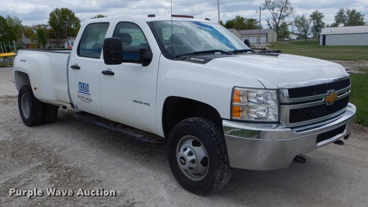 image for item DE8398 2013 Chevrolet Silverado 3500HD Crew Cab pickup truck