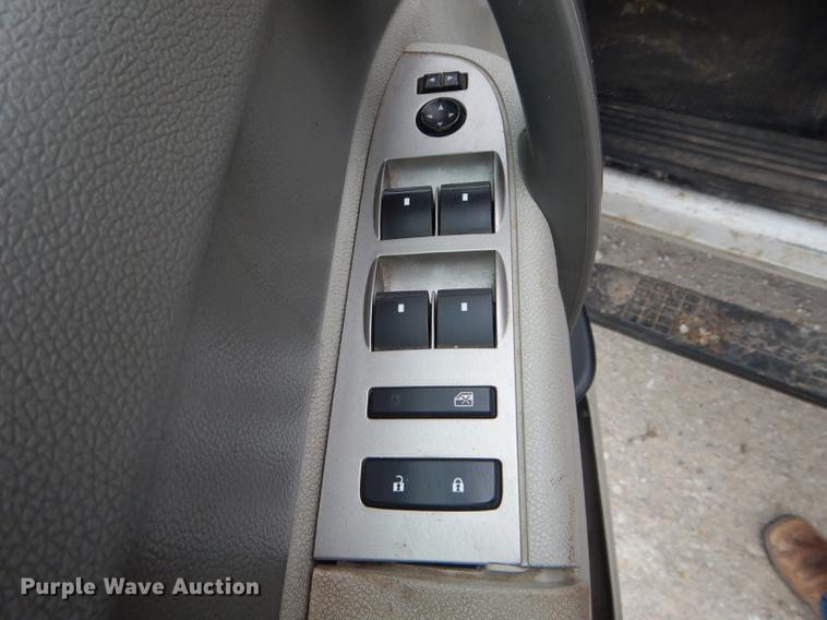 image for item DE8398 2013 Chevrolet Silverado 3500HD Crew Cab pickup truck