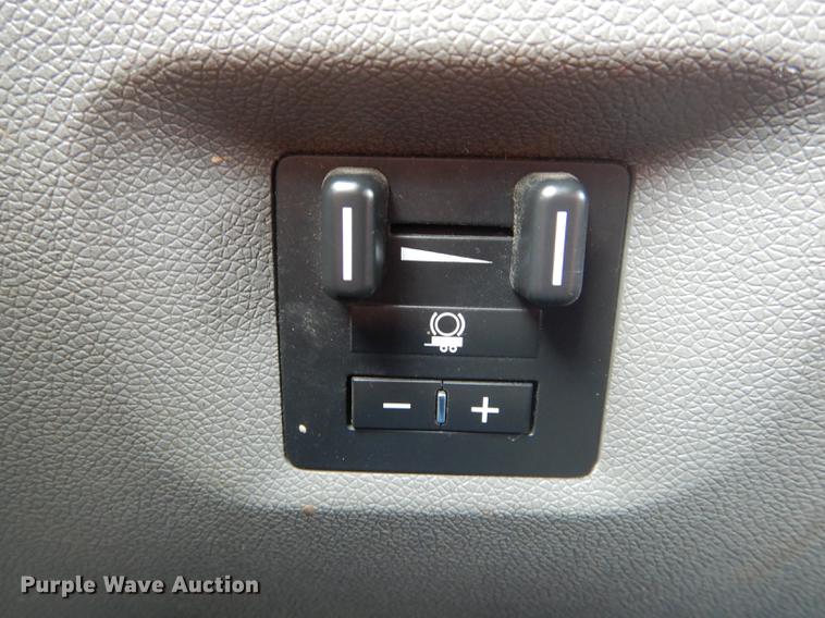 image for item DE8398 2013 Chevrolet Silverado 3500HD Crew Cab pickup truck