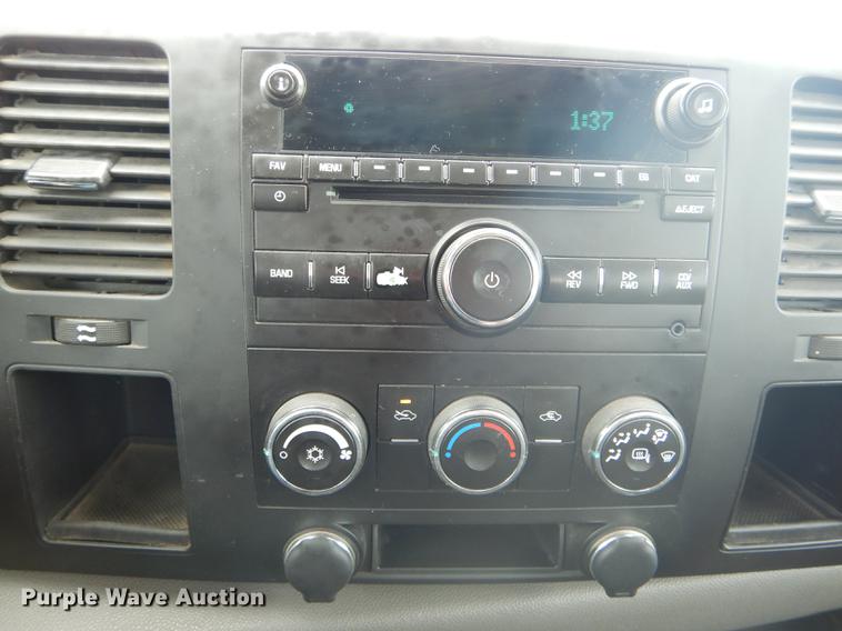 image for item DE8398 2013 Chevrolet Silverado 3500HD Crew Cab pickup truck