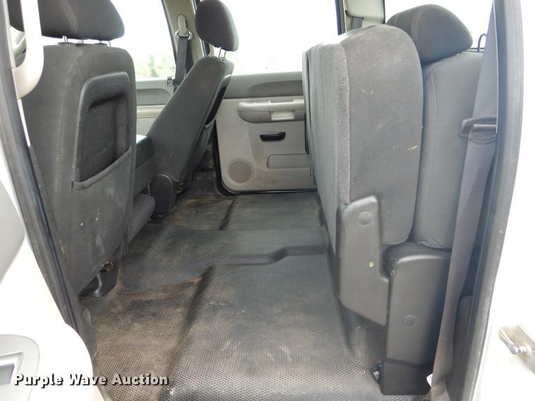 image for item DE8398 2013 Chevrolet Silverado 3500HD Crew Cab pickup truck