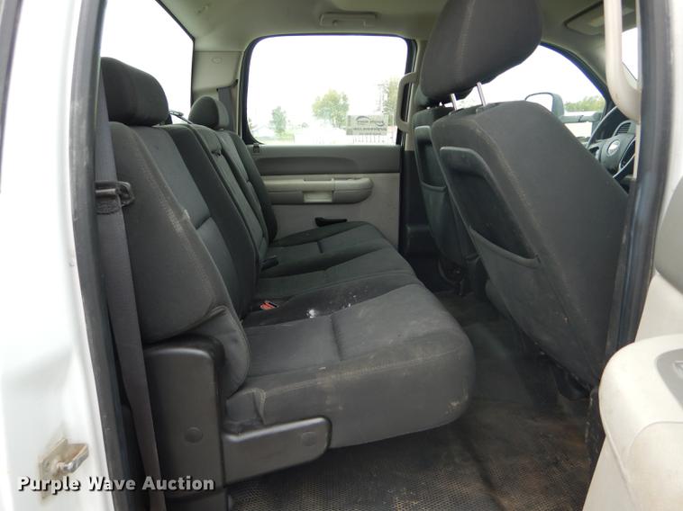 image for item DE8398 2013 Chevrolet Silverado 3500HD Crew Cab pickup truck