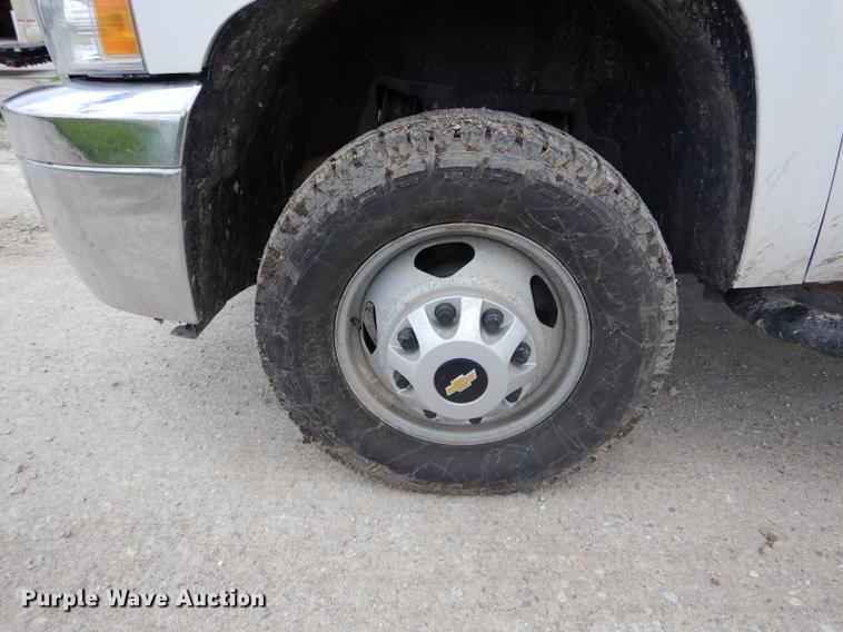 image for item DE8398 2013 Chevrolet Silverado 3500HD Crew Cab pickup truck