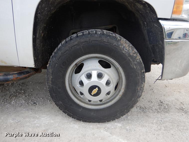 image for item DE8398 2013 Chevrolet Silverado 3500HD Crew Cab pickup truck