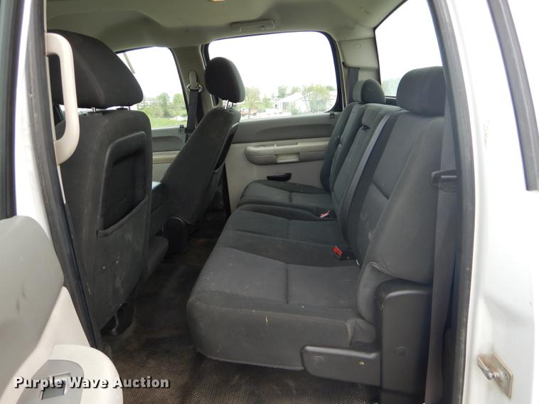 image for item DE8398 2013 Chevrolet Silverado 3500HD Crew Cab pickup truck