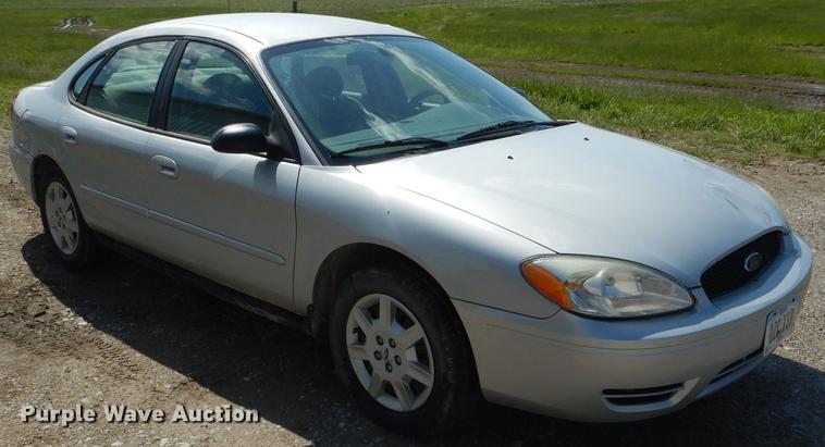 image for item DE8435 2007 Ford Taurus SE