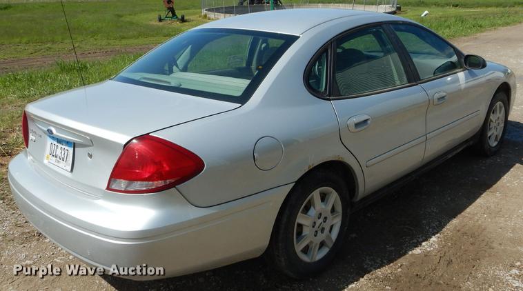 image for item DE8435 2007 Ford Taurus SE