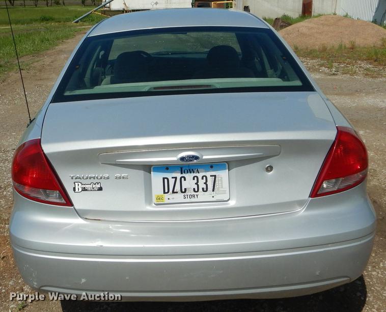 image for item DE8435 2007 Ford Taurus SE